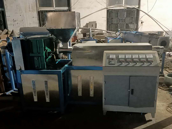 熔噴布設備（bèi）價格