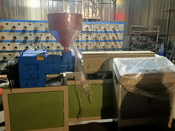 山東熔噴（pēn）布設備